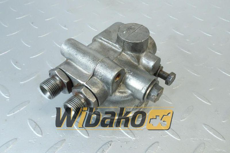 Fuel filter bracket for engine Perkins 2006 - Filter goriva za Građevinski strojevi: slika Fuel filter bracket for engine Perkins 2006 - Filter goriva za Građevinski strojevi Fuel filter bracket for engine Perkins 2006 - Filter goriva za Građevinski strojevi: slika Fuel filter bracket for engine Perkins 2006 - Filter goriva za Građevinski strojevi