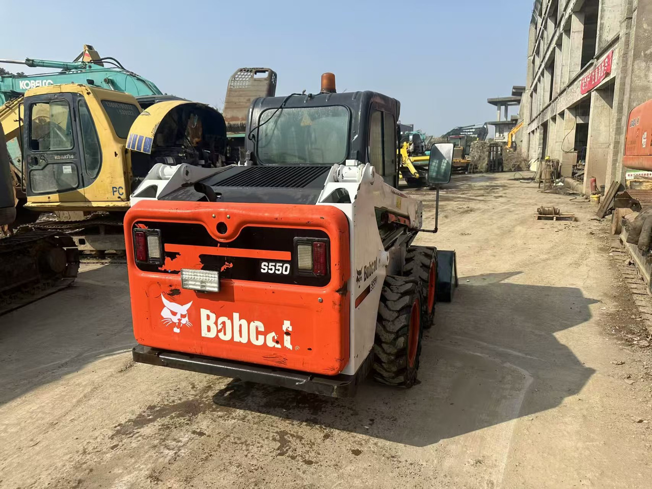BOBCAT S550 - Utovarivač na kotačima: slika BOBCAT S550 - Utovarivač na kotačima BOBCAT S550 - Utovarivač na kotačima: slika BOBCAT S550 - Utovarivač na kotačima