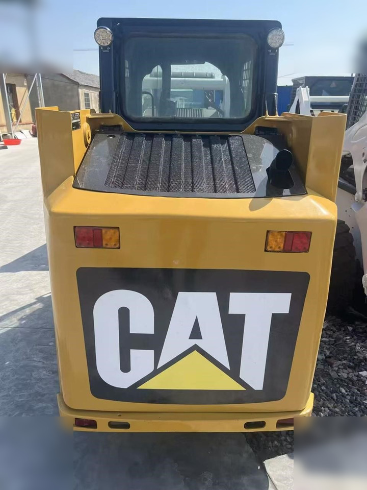 CATERPILLAR 226B3 - Mini utovarivač: slika CATERPILLAR 226B3 - Mini utovarivač CATERPILLAR 226B3 - Mini utovarivač: slika CATERPILLAR 226B3 - Mini utovarivač