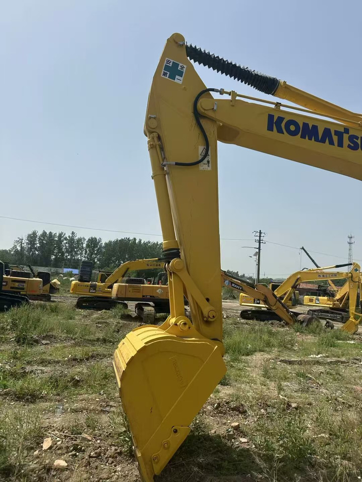 KOMATSU 350 - Bager gusjeničar: slika KOMATSU 350 - Bager gusjeničar KOMATSU 350 - Bager gusjeničar: slika KOMATSU 350 - Bager gusjeničar