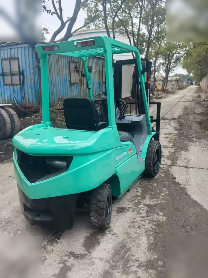 MITSUBISHI FD18 - Diesel viličar: slika MITSUBISHI FD18 - Diesel viličar MITSUBISHI FD18 - Diesel viličar: slika MITSUBISHI FD18 - Diesel viličar