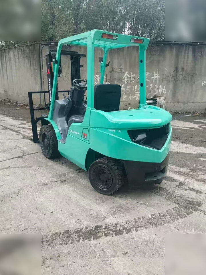 MITSUBISHI FD18 - Diesel viličar: slika MITSUBISHI FD18 - Diesel viličar MITSUBISHI FD18 - Diesel viličar: slika MITSUBISHI FD18 - Diesel viličar