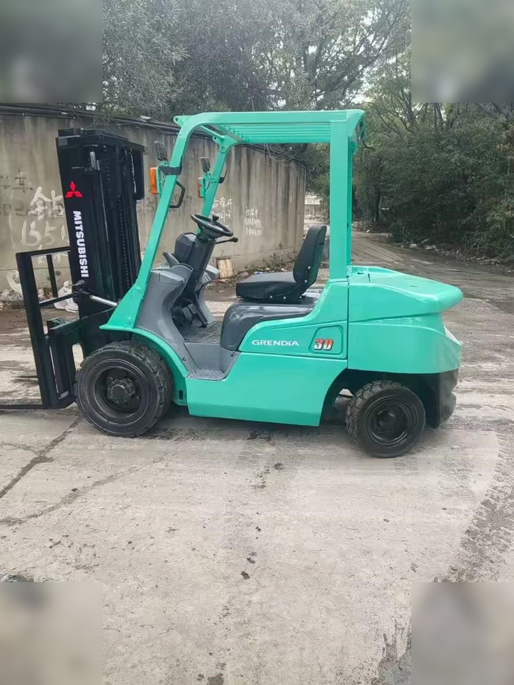 MITSUBISHI FD18 - Diesel viličar: slika MITSUBISHI FD18 - Diesel viličar MITSUBISHI FD18 - Diesel viličar: slika MITSUBISHI FD18 - Diesel viličar