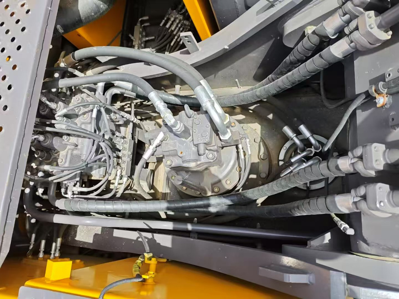 Volvo EC2500L - Bager gusjeničar: slika volvo EC2500L - Bager gusjeničar Volvo EC2500L - Bager gusjeničar: slika volvo EC2500L - Bager gusjeničar