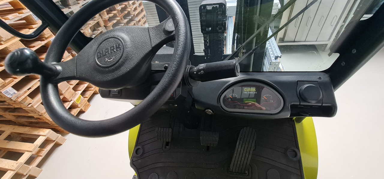 CLARK GTX 25L - Plinski viličar: slika CLARK GTX 25L - Plinski viličar CLARK GTX 25L - Plinski viličar: slika CLARK GTX 25L - Plinski viličar