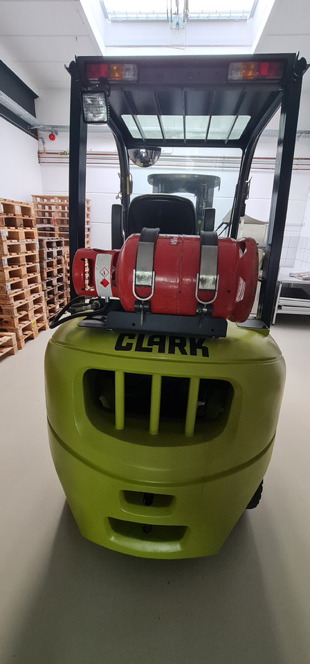 CLARK GTX 25L - Plinski viličar: slika CLARK GTX 25L - Plinski viličar CLARK GTX 25L - Plinski viličar: slika CLARK GTX 25L - Plinski viličar