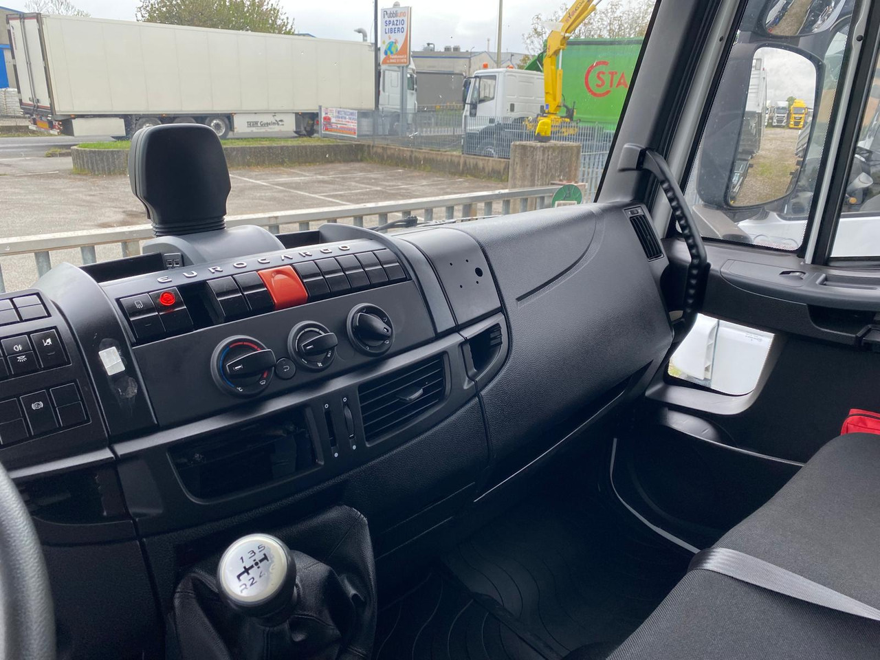 Kiper IVECO 75E16: slika Kiper IVECO 75E16