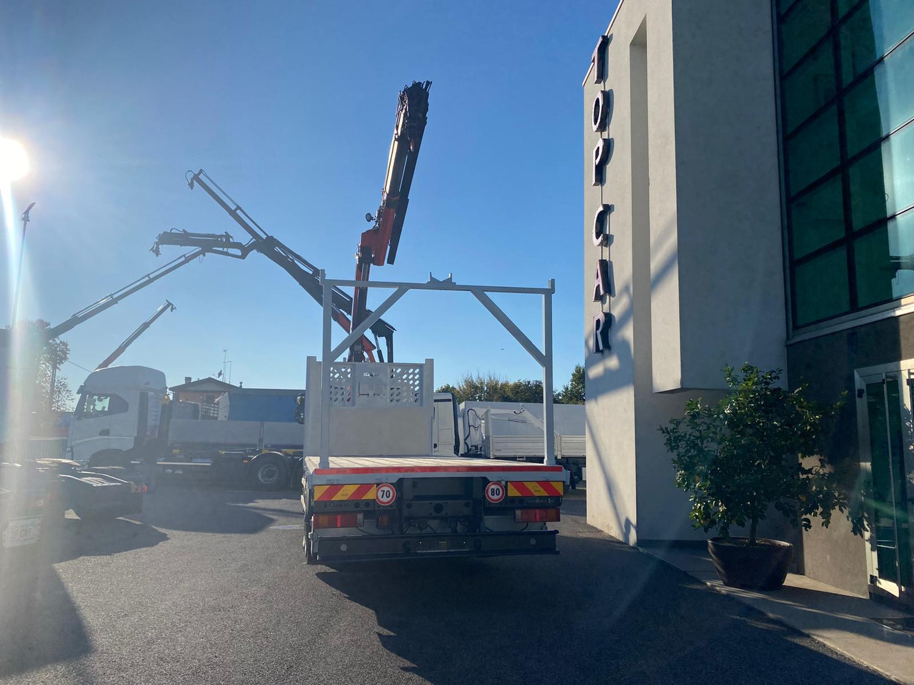 IVECO AD260S36 - Kamion s kranom: slika IVECO AD260S36 - Kamion s kranom IVECO AD260S36 - Kamion s kranom: slika IVECO AD260S36 - Kamion s kranom