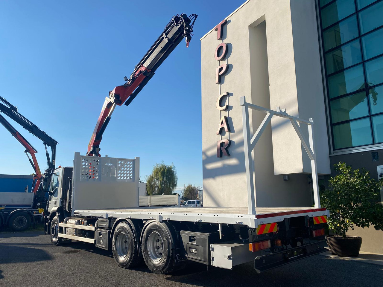 IVECO AD260S36 - Kamion s kranom: slika IVECO AD260S36 - Kamion s kranom IVECO AD260S36 - Kamion s kranom: slika IVECO AD260S36 - Kamion s kranom