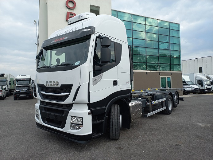 IVECO AS260S48 - Kamion-šasija: slika IVECO AS260S48 - Kamion-šasija IVECO AS260S48 - Kamion-šasija: slika IVECO AS260S48 - Kamion-šasija