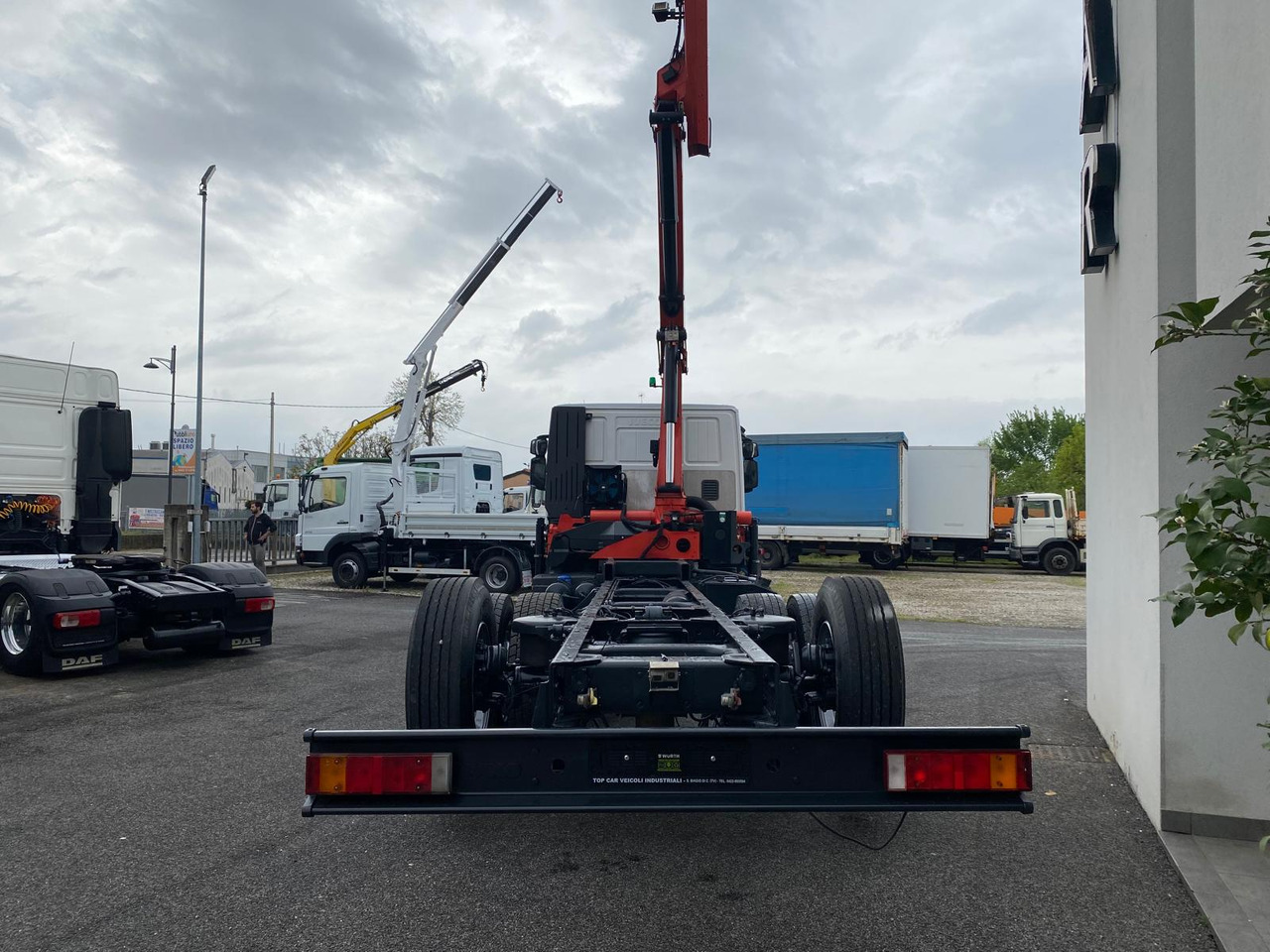 IVECO AT260S33 - Kamion s kranom: slika IVECO AT260S33 - Kamion s kranom IVECO AT260S33 - Kamion s kranom: slika IVECO AT260S33 - Kamion s kranom
