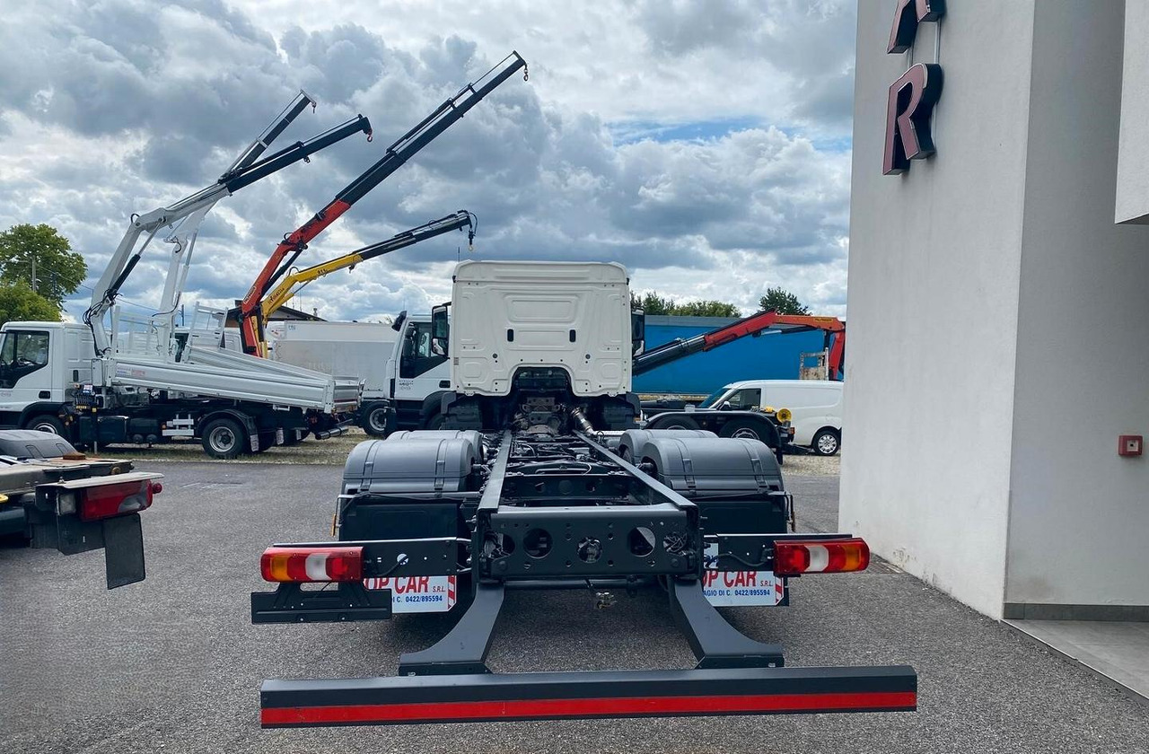 MERCEDES ANTOS 25.40 MOTRICE 3 ASSI TELAIO - Kamion-šasija: slika MERCEDES ANTOS 25.40 MOTRICE 3 ASSI TELAIO - Kamion-šasija MERCEDES ANTOS 25.40 MOTRICE 3 ASSI TELAIO - Kamion-šasija: slika MERCEDES ANTOS 25.40 MOTRICE 3 ASSI TELAIO - Kamion-šasija