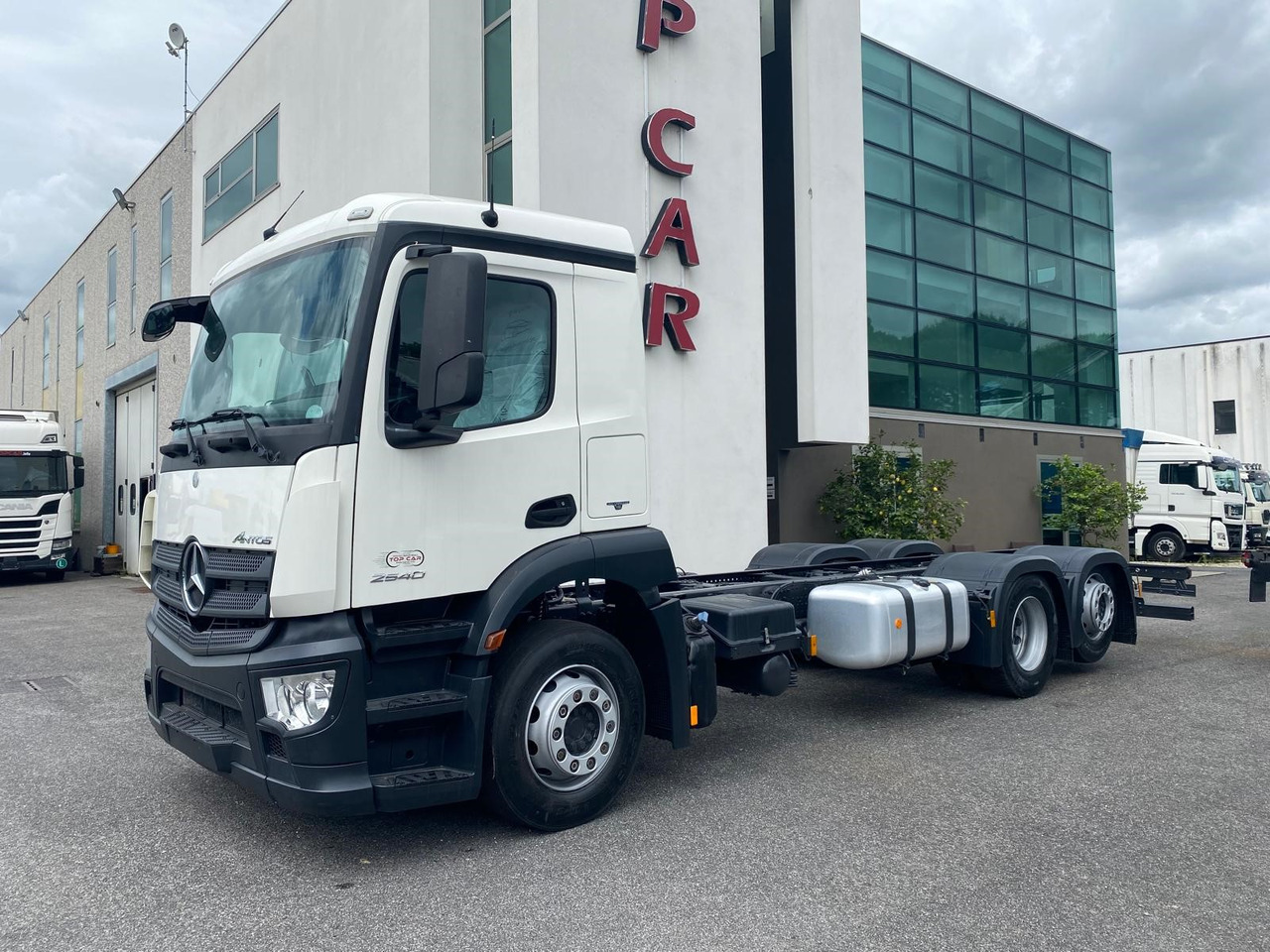 MERCEDES-BENZ ANTOS 25.40 - Kamion-šasija: slika MERCEDES-BENZ ANTOS 25.40 - Kamion-šasija MERCEDES-BENZ ANTOS 25.40 - Kamion-šasija: slika MERCEDES-BENZ ANTOS 25.40 - Kamion-šasija