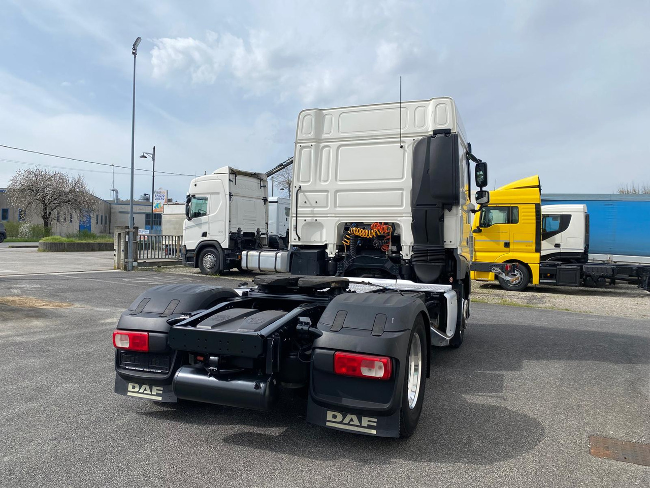 DAF XF 450 - Tegljač: slika DAF XF 450 - Tegljač DAF XF 450 - Tegljač: slika DAF XF 450 - Tegljač