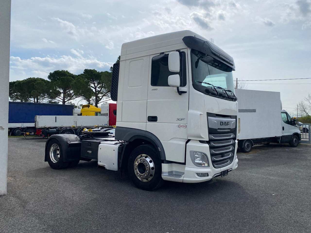 DAF XF 450 - Tegljač: slika DAF XF 450 - Tegljač DAF XF 450 - Tegljač: slika DAF XF 450 - Tegljač