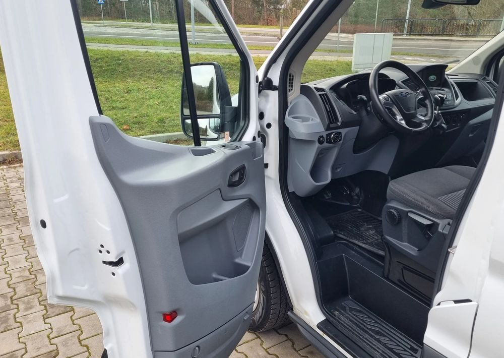 Mali kombi Ford Transit: slika Mali kombi Ford Transit