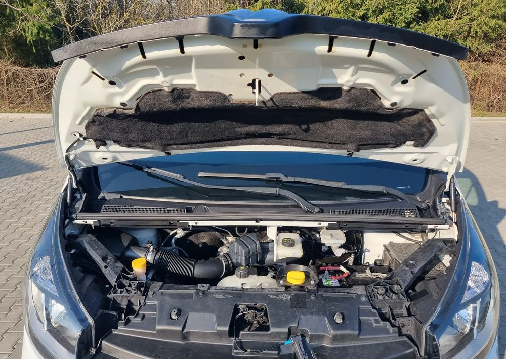 Mali kombi Renault Trafic: slika Mali kombi Renault Trafic Mali kombi Renault Trafic: slika Mali kombi Renault Trafic