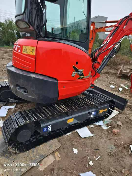 3TONS Good Quality Used Kubota U35 Hydraulic Excavator Used U25 U35 Mini Mxcavator Used Small Digger Kubota U35 - Mini bager: slika 3TONS Good Quality Used Kubota U35 Hydraulic Excavator Used U25 U35 Mini Mxcavator Used Small Digger Kubota U35 - Mini bager 3TONS Good Quality Used Kubota U35 Hydraulic Excavator Used U25 U35 Mini Mxcavator Used Small Digger Kubota U35 - Mini bager: slika 3TONS Good Quality Used Kubota U35 Hydraulic Excavator Used U25 U35 Mini Mxcavator Used Small Digger Kubota U35 - Mini bager