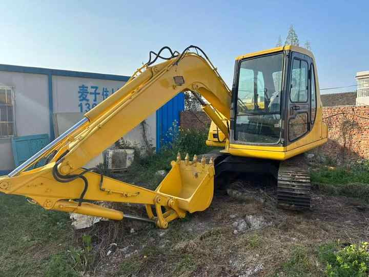 Cheap Used Komatsu PC60-7 Crawler Excavator with High Efficiency Used Heavy Machinery Komatsu P60-7 Digger Cheap for Sale - Bager gusjeničar: slika Cheap Used Komatsu PC60-7 Crawler Excavator with High Efficiency Used Heavy Machinery Komatsu P60-7 Digger Cheap for Sale - Bager gusjeničar Cheap Used Komatsu PC60-7 Crawler Excavator with High Efficiency Used Heavy Machinery Komatsu P60-7 Digger Cheap for Sale - Bager gusjeničar: slika Cheap Used Komatsu PC60-7 Crawler Excavator with High Efficiency Used Heavy Machinery Komatsu P60-7 Digger Cheap for Sale - Bager gusjeničar