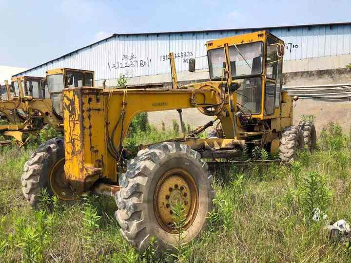 Japan Komatsu GD511 Motor Grader Cheap Price Komatsu Road Grader GD511 Good Condition in China - Grejder: slika Japan Komatsu GD511 Motor Grader Cheap Price Komatsu Road Grader GD511 Good Condition in China - Grejder Japan Komatsu GD511 Motor Grader Cheap Price Komatsu Road Grader GD511 Good Condition in China - Grejder: slika Japan Komatsu GD511 Motor Grader Cheap Price Komatsu Road Grader GD511 Good Condition in China - Grejder