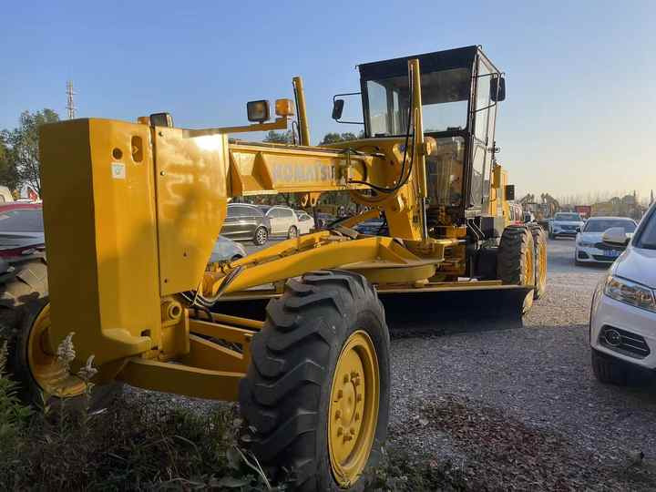 Japan Komatsu GD655 Motor Grader Cheap Price Komatsu Road Grader GD655 Good Condition in China - Grejder: slika Japan Komatsu GD655 Motor Grader Cheap Price Komatsu Road Grader GD655 Good Condition in China - Grejder Japan Komatsu GD655 Motor Grader Cheap Price Komatsu Road Grader GD655 Good Condition in China - Grejder: slika Japan Komatsu GD655 Motor Grader Cheap Price Komatsu Road Grader GD655 Good Condition in China - Grejder