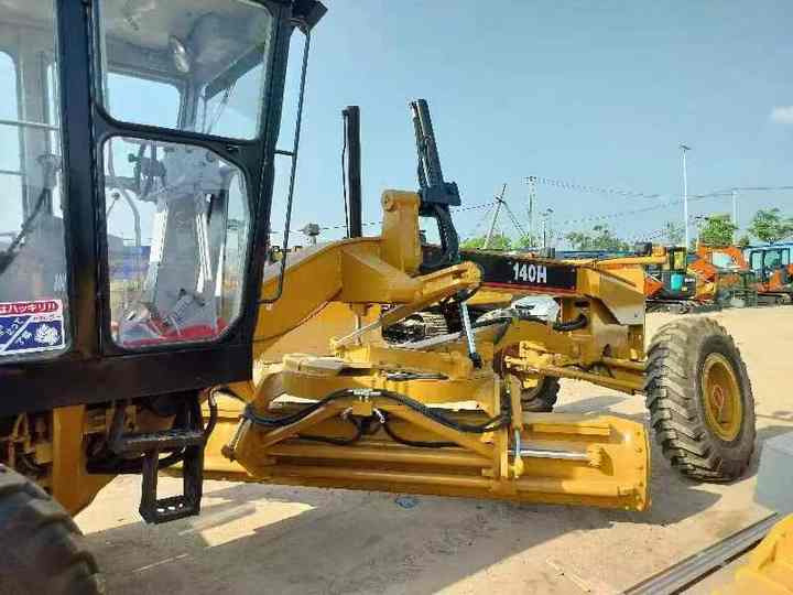 Used CAT 140H Motor Grader From Japan with Excellent Performance Caterpillar 140h in Good Condition for Sale - Grejder: slika Used CAT 140H Motor Grader From Japan with Excellent Performance Caterpillar 140h in Good Condition for Sale - Grejder Used CAT 140H Motor Grader From Japan with Excellent Performance Caterpillar 140h in Good Condition for Sale - Grejder: slika Used CAT 140H Motor Grader From Japan with Excellent Performance Caterpillar 140h in Good Condition for Sale - Grejder