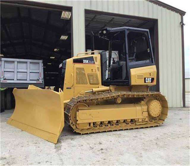Used Cat D5k D5g D5 D5m D5h Crawler Bulldozer , CAT Bulldozer with Ripper , Original Cat Bulldozers - Buldožer: slika Used Cat D5k D5g D5 D5m D5h Crawler Bulldozer , CAT Bulldozer with Ripper , Original Cat Bulldozers - Buldožer Used Cat D5k D5g D5 D5m D5h Crawler Bulldozer , CAT Bulldozer with Ripper , Original Cat Bulldozers - Buldožer: slika Used Cat D5k D5g D5 D5m D5h Crawler Bulldozer , CAT Bulldozer with Ripper , Original Cat Bulldozers - Buldožer