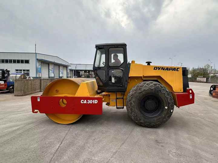 Used Dynapac CA301 Vibratory Roller with Less Working Time and Superior Performance Used Dynapac 251d/301D Roller for Sale - Kompaktor: slika Used Dynapac CA301 Vibratory Roller with Less Working Time and Superior Performance Used Dynapac 251d/301D Roller for Sale - Kompaktor Used Dynapac CA301 Vibratory Roller with Less Working Time and Superior Performance Used Dynapac 251d/301D Roller for Sale - Kompaktor: slika Used Dynapac CA301 Vibratory Roller with Less Working Time and Superior Performance Used Dynapac 251d/301D Roller for Sale - Kompaktor