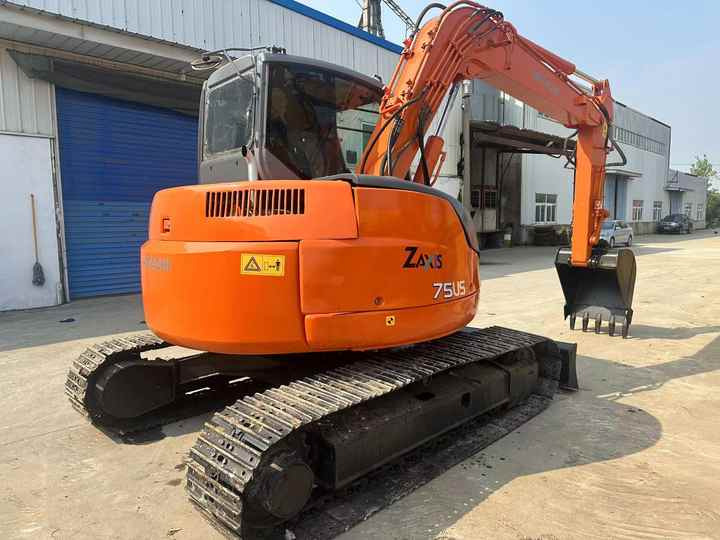 Used HITACHI ZX-75 - Bager gusjeničar: slika Used HITACHI ZX-75 - Bager gusjeničar Used HITACHI ZX-75 - Bager gusjeničar: slika Used HITACHI ZX-75 - Bager gusjeničar