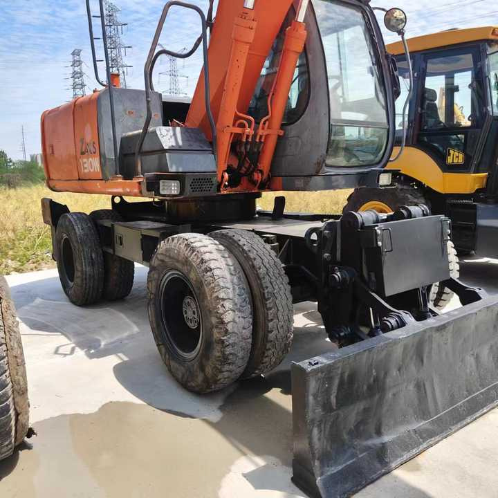 Used Japan Original Brand Hitachi Zx 130w Wheel Excavator Hitachi Zx120 130 200 Excavator for Sale - Bager na kotačima: slika Used Japan Original Brand Hitachi Zx 130w Wheel Excavator Hitachi Zx120 130 200 Excavator for Sale - Bager na kotačima Used Japan Original Brand Hitachi Zx 130w Wheel Excavator Hitachi Zx120 130 200 Excavator for Sale - Bager na kotačima: slika Used Japan Original Brand Hitachi Zx 130w Wheel Excavator Hitachi Zx120 130 200 Excavator for Sale - Bager na kotačima