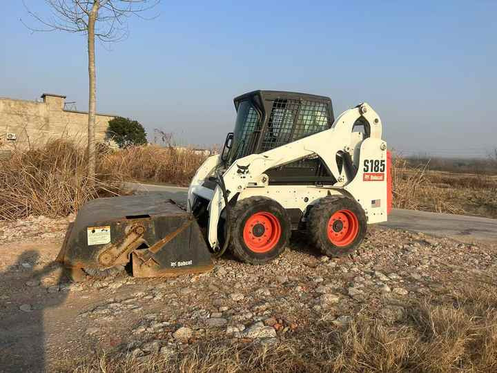 Used bobcat s185 skid steer loader on sale 100% excellent condition bobcat brand s185 s300 s550 s16 s18 skid steer sale - Mini utovarivač: slika Used bobcat s185 skid steer loader on sale 100% excellent condition bobcat brand s185 s300 s550 s16 s18 skid steer sale - Mini utovarivač Used bobcat s185 skid steer loader on sale 100% excellent condition bobcat brand s185 s300 s550 s16 s18 skid steer sale - Mini utovarivač: slika Used bobcat s185 skid steer loader on sale 100% excellent condition bobcat brand s185 s300 s550 s16 s18 skid steer sale - Mini utovarivač
