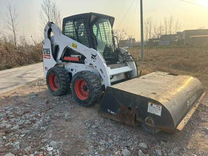 Used bobcat s185 skid steer loader on sale 100% excellent condition bobcat brand s185 s300 s550 s16 s18 skid steer sale - Mini utovarivač: slika Used bobcat s185 skid steer loader on sale 100% excellent condition bobcat brand s185 s300 s550 s16 s18 skid steer sale - Mini utovarivač Used bobcat s185 skid steer loader on sale 100% excellent condition bobcat brand s185 s300 s550 s16 s18 skid steer sale - Mini utovarivač: slika Used bobcat s185 skid steer loader on sale 100% excellent condition bobcat brand s185 s300 s550 s16 s18 skid steer sale - Mini utovarivač