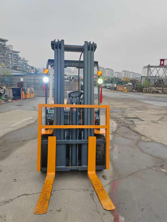 Viličar Very Cheap Price 3 Tonne TCM Forklift  Run Performance TCM30 Forklift  for Sale [ Copy ]: slika Viličar Very Cheap Price 3 Tonne TCM Forklift  Run Performance TCM30 Forklift  for Sale [ Copy ]