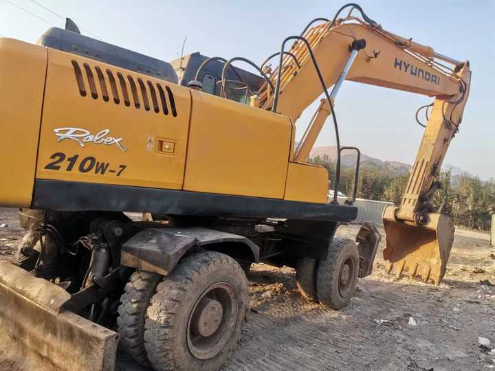Yellow Color Hyundai210w-7 Used Wheel Excavator Used Hyundai210-7 on Sale with Cheap Price - Bager na kotačima: slika Yellow Color Hyundai210w-7 Used Wheel Excavator Used Hyundai210-7 on Sale with Cheap Price - Bager na kotačima Yellow Color Hyundai210w-7 Used Wheel Excavator Used Hyundai210-7 on Sale with Cheap Price - Bager na kotačima: slika Yellow Color Hyundai210w-7 Used Wheel Excavator Used Hyundai210-7 on Sale with Cheap Price - Bager na kotačima