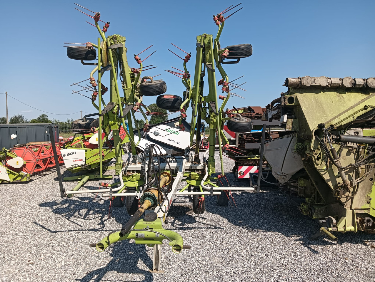 CLAAS VOLTO 900 T - Prevrtač sijena/ Grabulje: slika CLAAS VOLTO 900 T - Prevrtač sijena/ Grabulje CLAAS VOLTO 900 T - Prevrtač sijena/ Grabulje: slika CLAAS VOLTO 900 T - Prevrtač sijena/ Grabulje