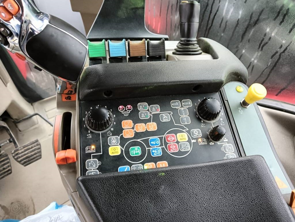 Case Optum 270 - Traktor: slika Case Optum 270 - Traktor Case Optum 270 - Traktor: slika Case Optum 270 - Traktor