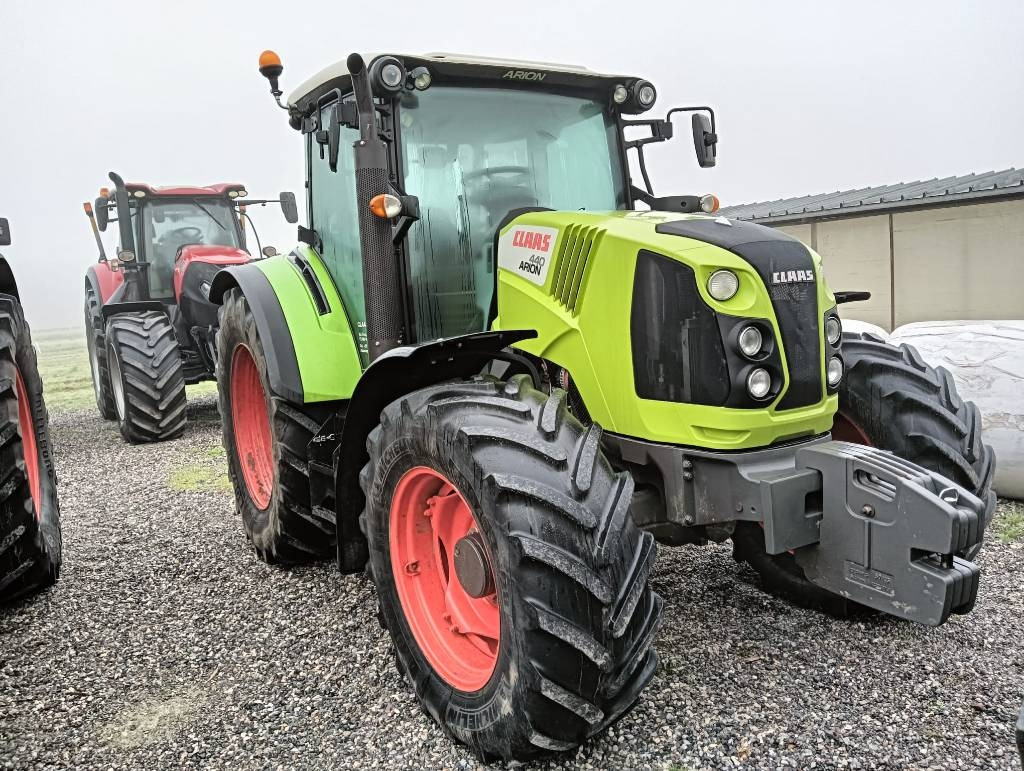 Claas Arion 440 - Traktor: slika Claas Arion 440 - Traktor Claas Arion 440 - Traktor: slika Claas Arion 440 - Traktor
