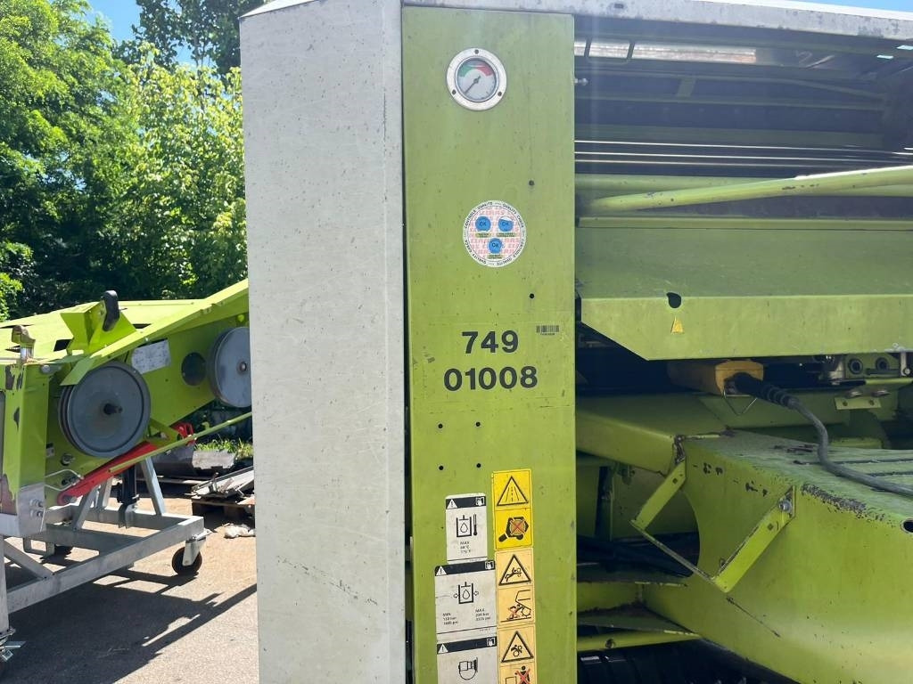 Claas Rollant 240  - Rolo balirka: slika Claas Rollant 240  - Rolo balirka Claas Rollant 240  - Rolo balirka: slika Claas Rollant 240  - Rolo balirka