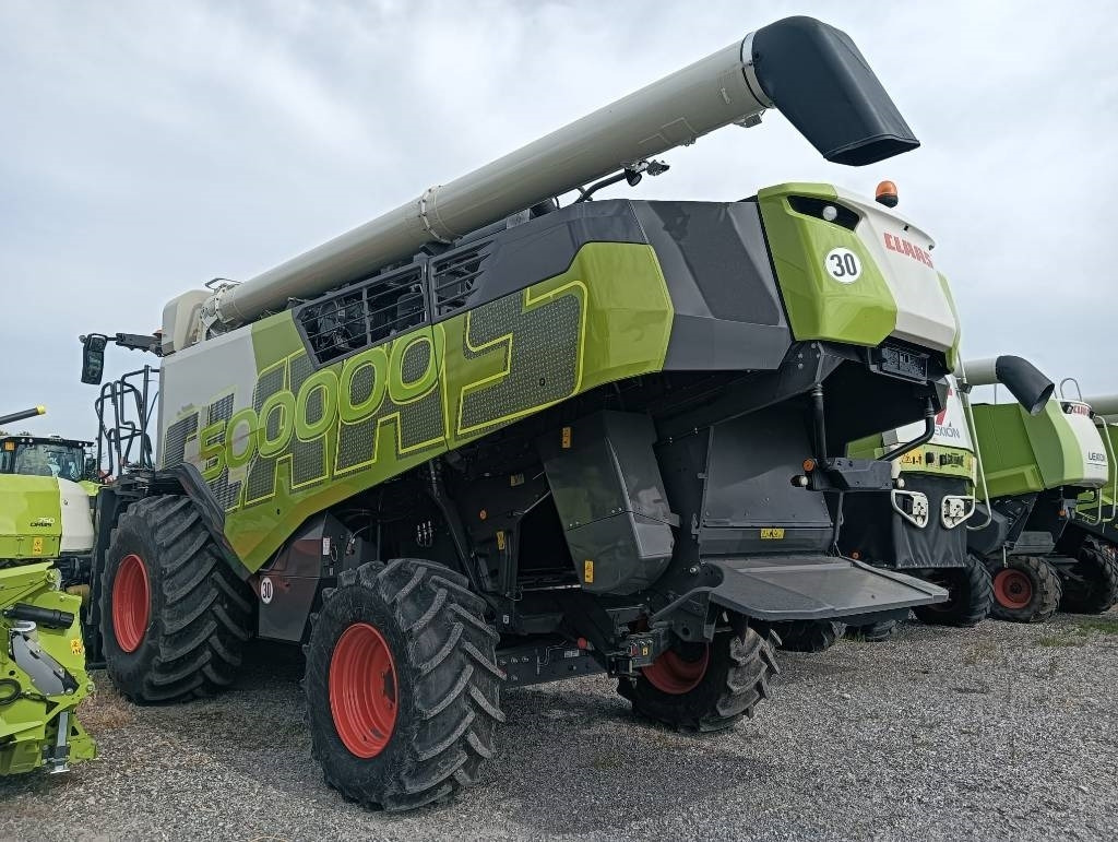 Claas TRION 750 - Kombajn za žetvu: slika Claas TRION 750 - Kombajn za žetvu Claas TRION 750 - Kombajn za žetvu: slika Claas TRION 750 - Kombajn za žetvu