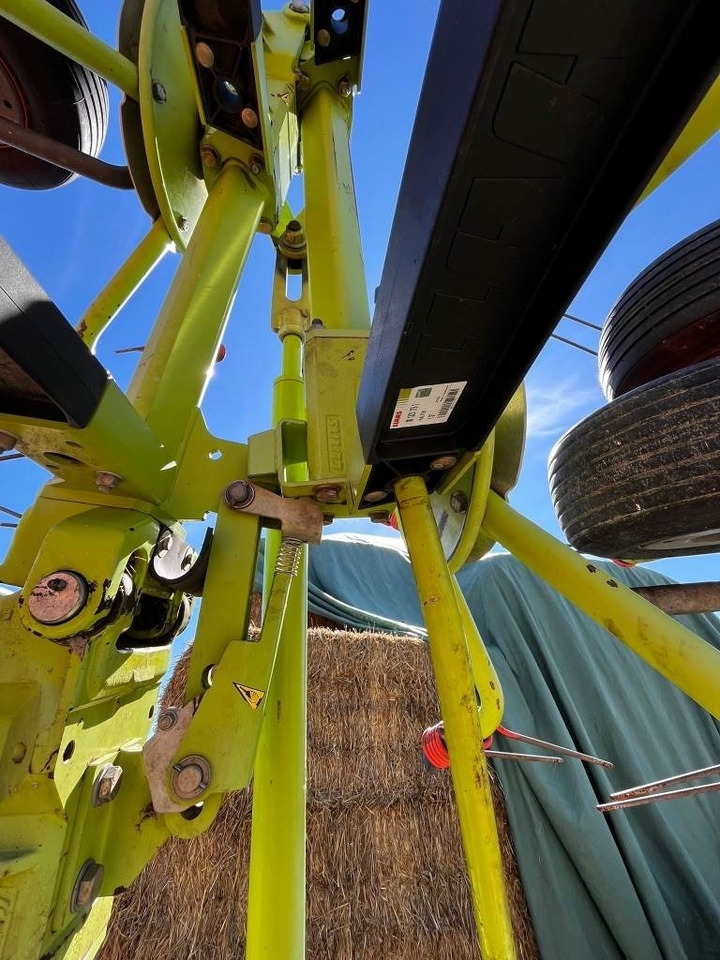 Claas Volto 900 T - Prevrtač sijena/ Grabulje: slika Claas Volto 900 T - Prevrtač sijena/ Grabulje Claas Volto 900 T - Prevrtač sijena/ Grabulje: slika Claas Volto 900 T - Prevrtač sijena/ Grabulje
