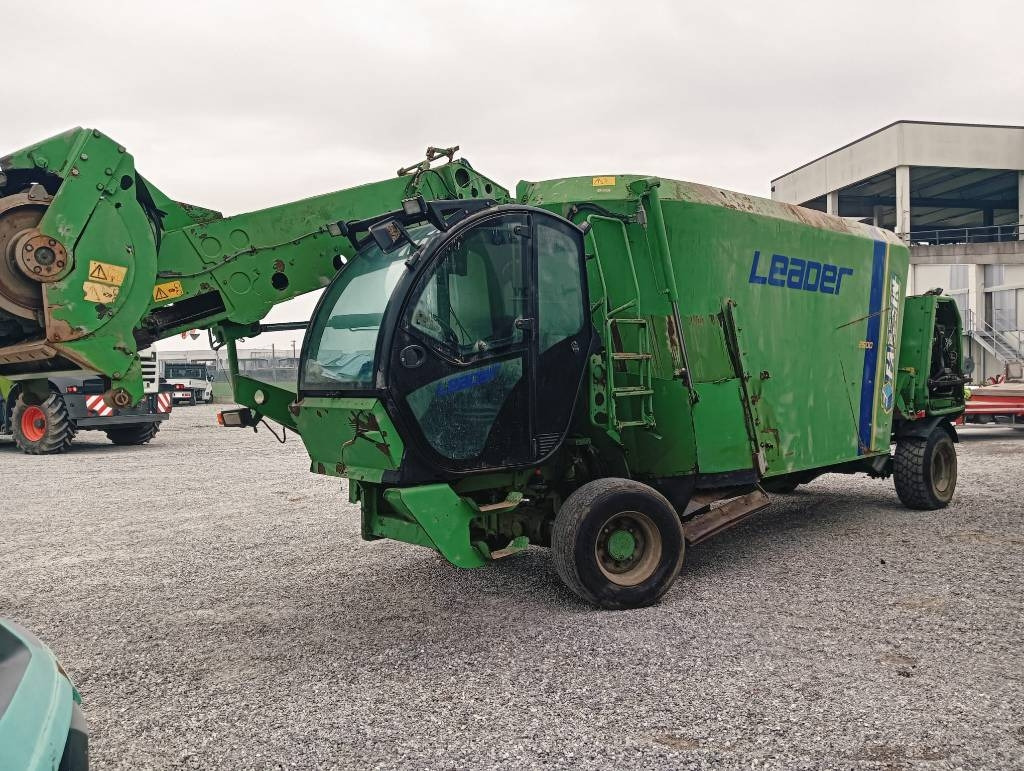 Faresin LEADER 2600 - Vagon-miješalica za krmivo: slika Faresin LEADER 2600 - Vagon-miješalica za krmivo Faresin LEADER 2600 - Vagon-miješalica za krmivo: slika Faresin LEADER 2600 - Vagon-miješalica za krmivo