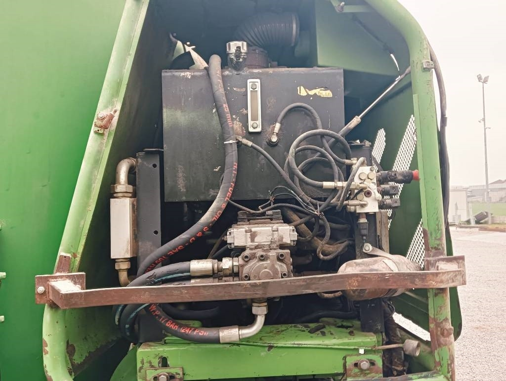 Faresin LEADER 2600 - Vagon-miješalica za krmivo: slika Faresin LEADER 2600 - Vagon-miješalica za krmivo Faresin LEADER 2600 - Vagon-miješalica za krmivo: slika Faresin LEADER 2600 - Vagon-miješalica za krmivo