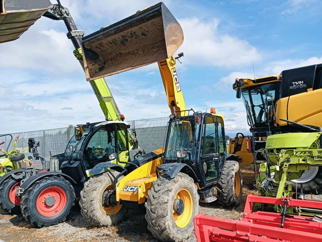 JCB 526-56 Agri - Teleskopski rukovatelj: slika JCB 526-56 Agri - Teleskopski rukovatelj JCB 526-56 Agri - Teleskopski rukovatelj: slika JCB 526-56 Agri - Teleskopski rukovatelj