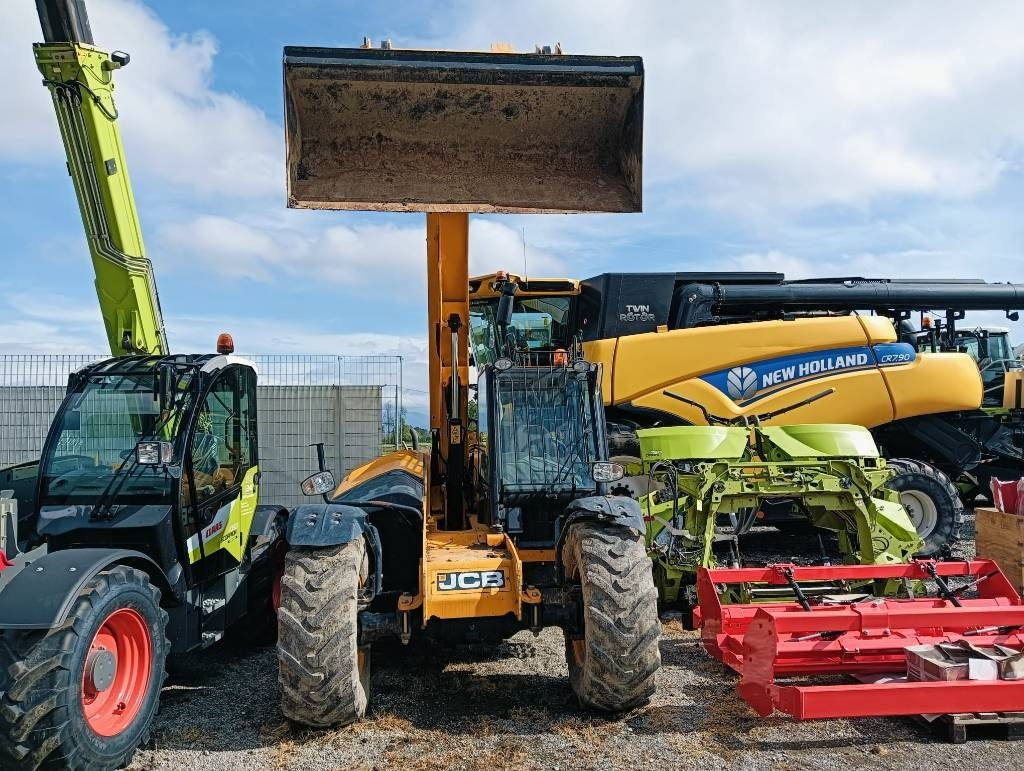 JCB 526-56 Agri - Teleskopski rukovatelj: slika JCB 526-56 Agri - Teleskopski rukovatelj JCB 526-56 Agri - Teleskopski rukovatelj: slika JCB 526-56 Agri - Teleskopski rukovatelj