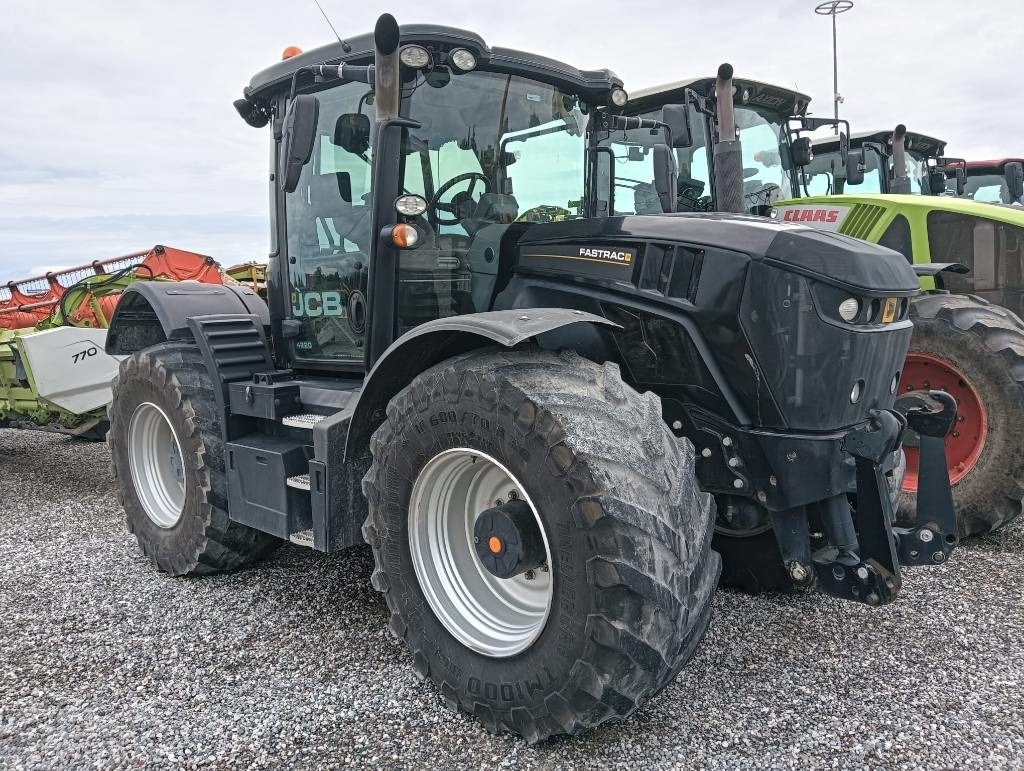 JCB Fastrac 4220 - Traktor: slika JCB Fastrac 4220 - Traktor JCB Fastrac 4220 - Traktor: slika JCB Fastrac 4220 - Traktor