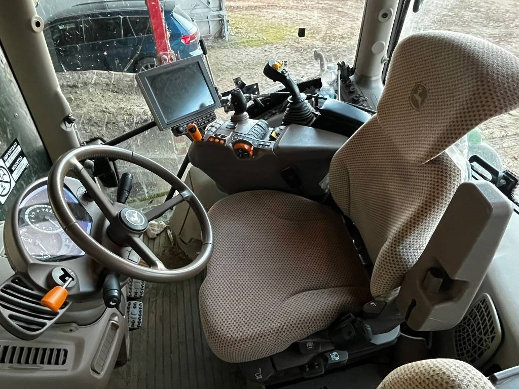 John Deere 6145 R - Traktor: slika John Deere 6145 R - Traktor John Deere 6145 R - Traktor: slika John Deere 6145 R - Traktor