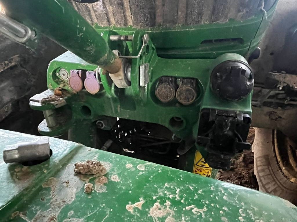 John Deere 6145 R - Traktor: slika John Deere 6145 R - Traktor John Deere 6145 R - Traktor: slika John Deere 6145 R - Traktor