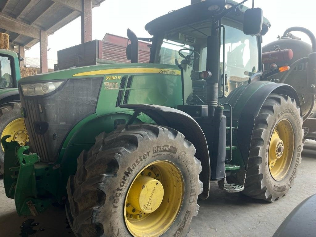 John Deere 7230 R - Traktor: slika John Deere 7230 R - Traktor John Deere 7230 R - Traktor: slika John Deere 7230 R - Traktor