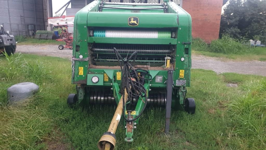 John Deere F 450 - Rolo balirka: slika John Deere F 450 - Rolo balirka John Deere F 450 - Rolo balirka: slika John Deere F 450 - Rolo balirka