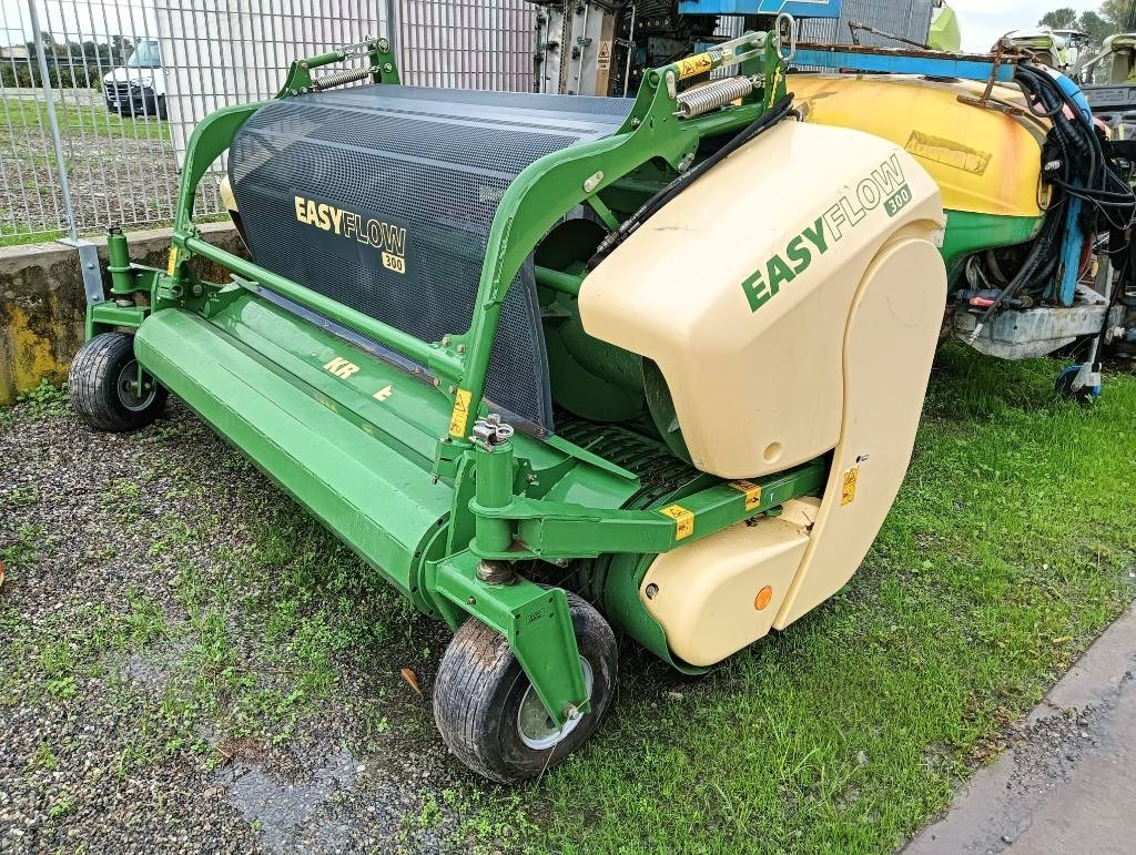 Krone Easy Flow 300 - Silažni kombajn: slika Krone Easy Flow 300 - Silažni kombajn Krone Easy Flow 300 - Silažni kombajn: slika Krone Easy Flow 300 - Silažni kombajn